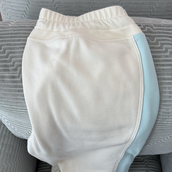 Lane Bryant Cream/Ivory & Light Blue Cropped Joggers w/Front Pockets. Size 14/16 - Picture 4 of 10